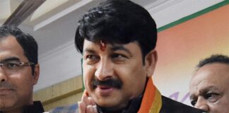 मनोज तिवारी से लेकर निरहुआ तक, जानिए उन भोजपुरी एक्टर्स के बारे में जो कमाई के मामले में देते हैं बॉलीवुड एक्टर को टक्कर मनोज तिवारी